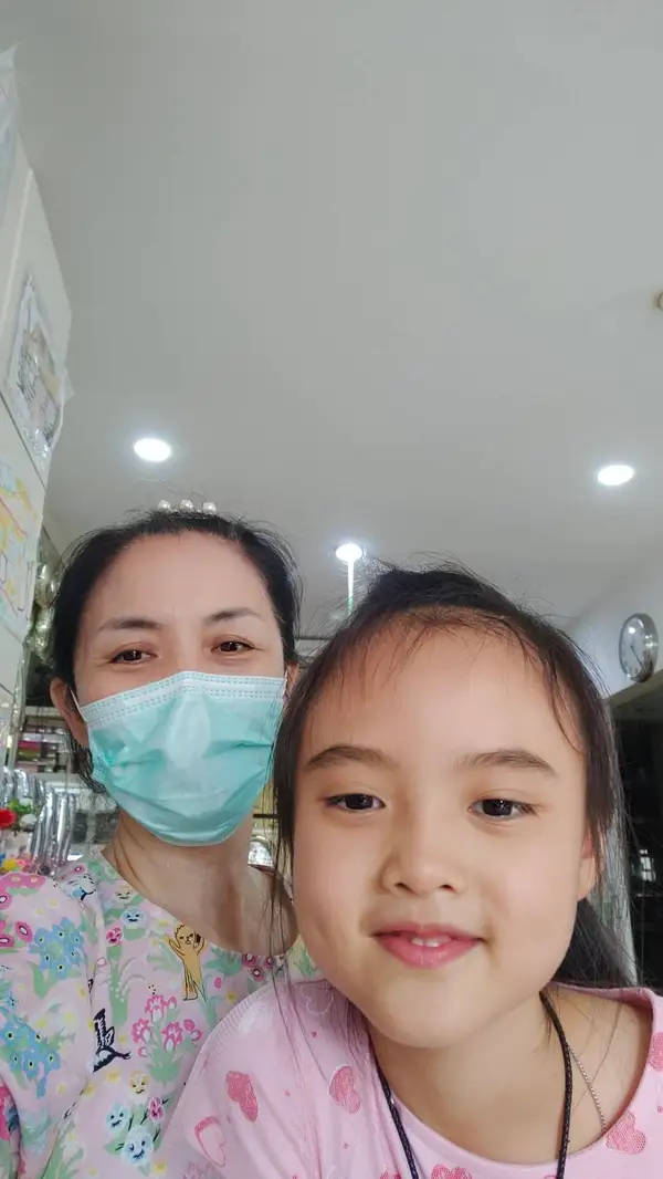 ครูจางดูแลนักเรียนอย่างใกล้ชิด